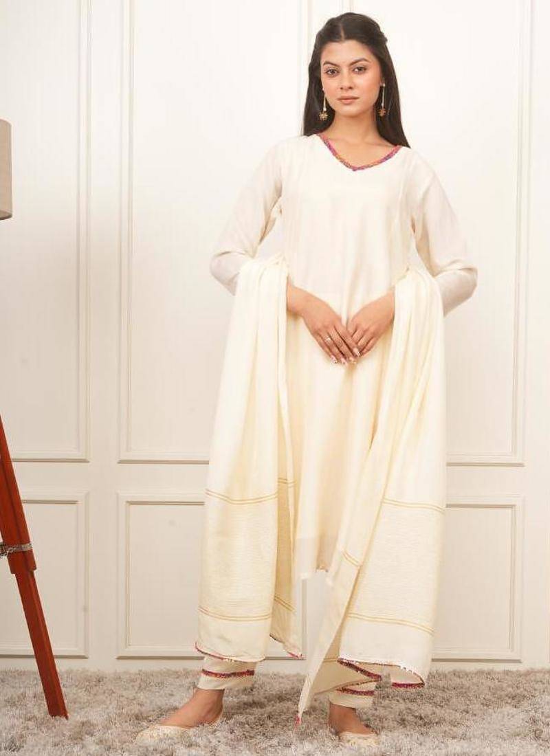White kali kurta set with fida dupatta