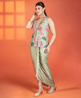 Green embroidered silk skirt set 5
