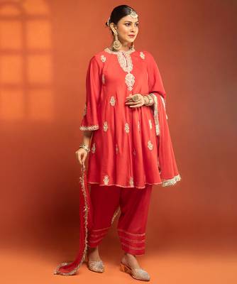 Red embroidered cotton silk kurta set 3