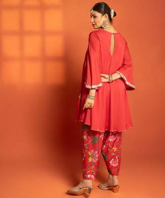 Red embroidered cotton silk kurta set 5