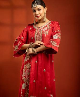 Red embroidered cotton silk kurta set 2