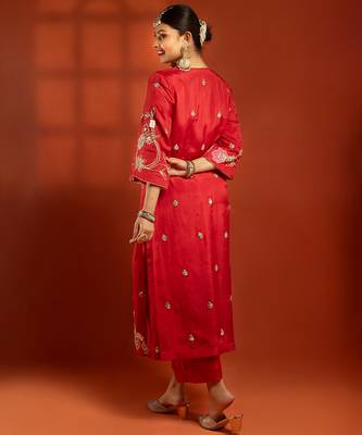 Red embroidered cotton silk kurta set 4