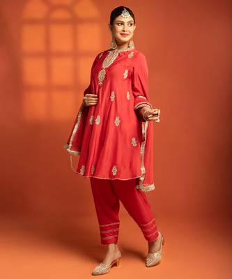 Red embroidered cotton silk kurta set 2