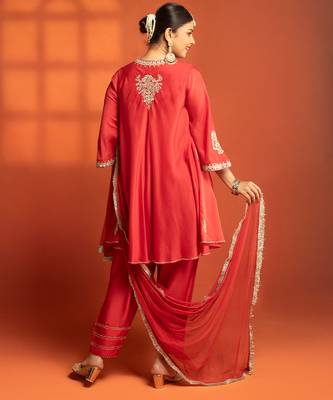 Red embroidered cotton silk kurta set 3