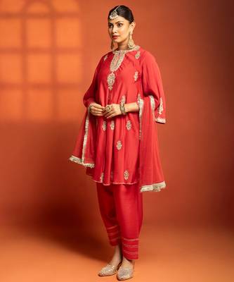 Red embroidered cotton silk kurta set 5
