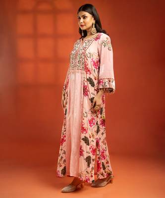Pink embroidered silk kurta set 4