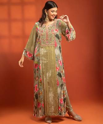 Green embroidered silk kurta set 2