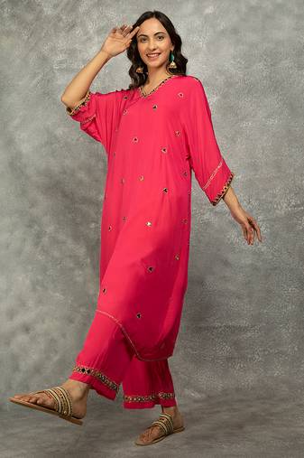 Fuchsia embroidered crepe kurta set
