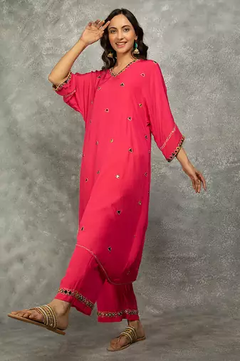 Fuchsia embroidered crepe kurta set