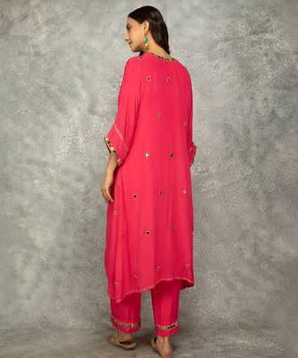 Fuchsia embroidered crepe kurta set 2