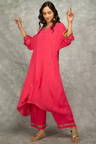 Fuchsia embroidered crepe kurta set