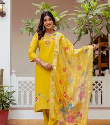 Women's Gorgeous Embroidery work Viscose Gadhwal Fabric Straight Kurta, Pant and Dupatta Set