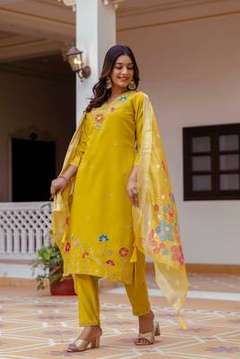 Women's Gorgeous Embroidery work Viscose Gadhwal Fabric Straight Kurta, Pant and Dupatta Set 3