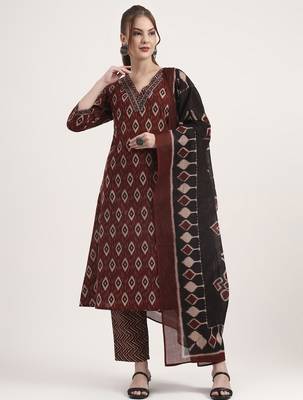 maroon pure cotton ethnic print a-line kurta trouser dupatta set 5