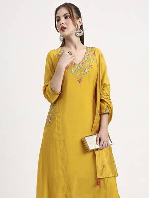 yellow mul chanderi silk thread work anarkali kurta trouser dupatta set 5