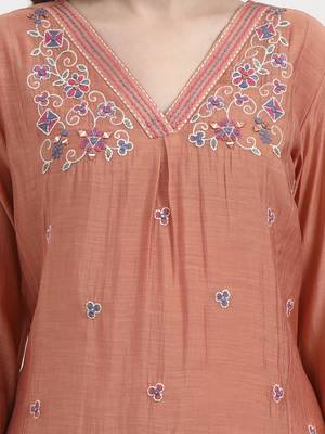 peach chanderi silk kantha work anarkali kurta trouser dupatta set 4