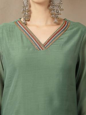 green mul chanderi embroidery a-line kurta trouser dupatta set 4