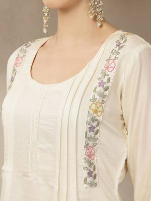 cream and pink chanderi silk embroidery straight kurta trouser dupatta se 4