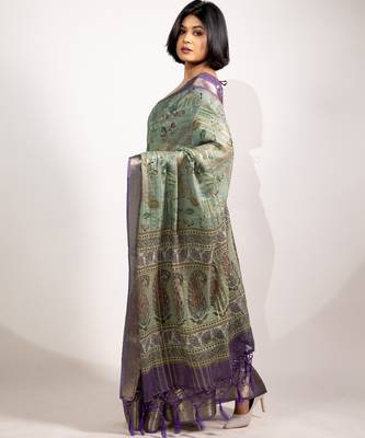 green floral print zari woven border crepe saree with unstiched blouse piece 3
