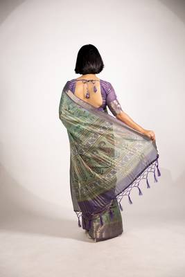 green floral print zari woven border crepe saree with unstiched blouse piece 4