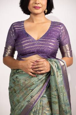 green floral print zari woven border crepe saree with unstiched blouse piece 5