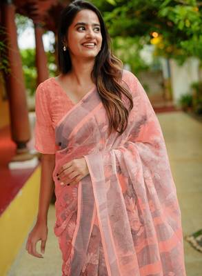 peach floral print zari woven border cotton blend saree with unstiched blouse piece 5