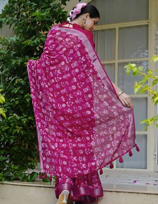 pink floral block print zari border cotton blend saree with unstiched blouse piece 4