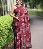 maroon floral print chiffon saree with unstiched blouse piece
