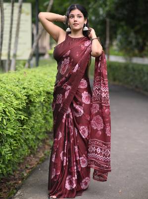 maroon floral print chiffon saree with unstiched blouse piece 2