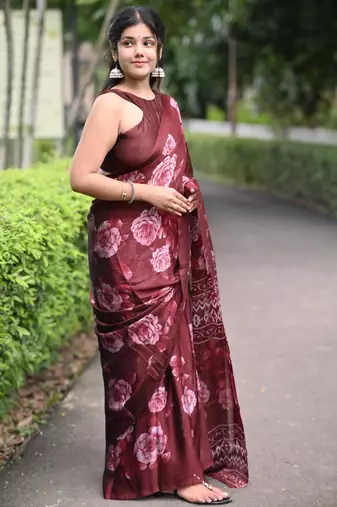 maroon floral print chiffon saree with unstiched blouse piece