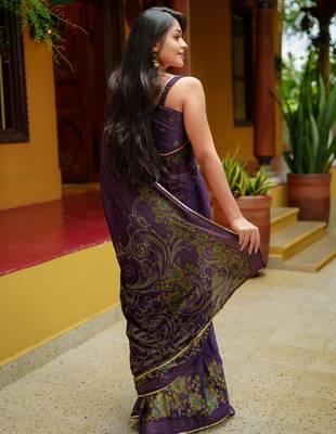 purple floral foil print lace border chiffon saree with unstiched blouse piece 4
