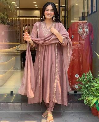 Floral embroidered purple v-neck chanderi kurta with trouser with dupatta 1