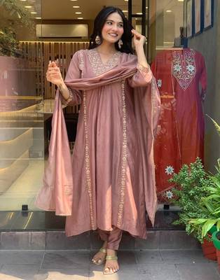 Floral embroidered purple v-neck chanderi kurta with trouser with dupatta 2
