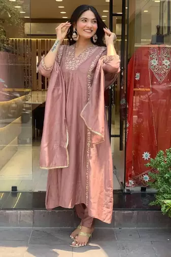 Floral embroidered purple v-neck chanderi kurta with trouser with dupatta