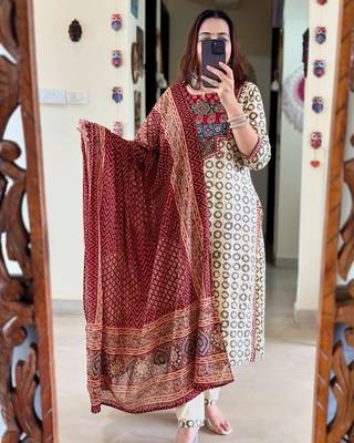 Floral embroidered white round neck silk blend kurta with trouser with dupatta 1