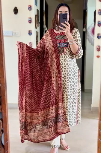 Floral embroidered white round neck silk kurta with trouser with dupatta