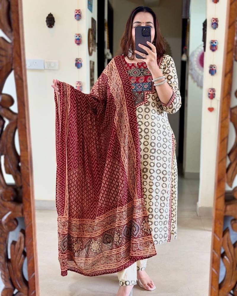 Floral embroidered white round neck silk kurta with trouser with dupatta