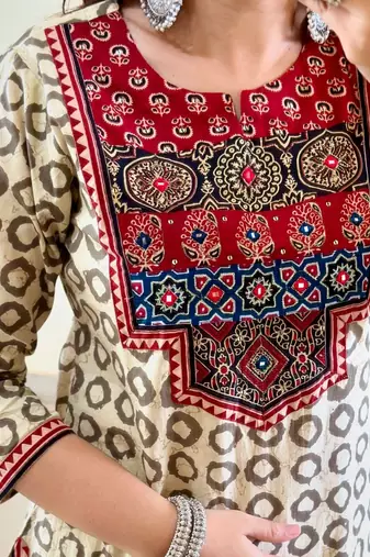 Floral embroidered white round neck silk blend kurta with trouser with dupatta