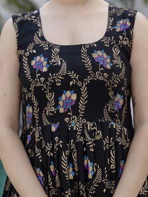 Women's  Printed Muslin Flared Kurta Pant and Dupatta Set 2