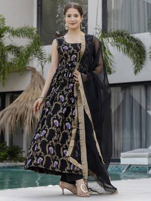 Women's  Printed Muslin Flared Kurta Pant and Dupatta Set 5