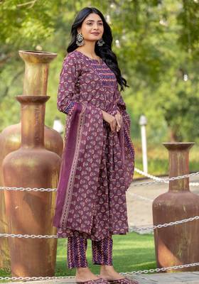 Women's cotton blend jaipuri printed kurta & pant with dupatta 3
