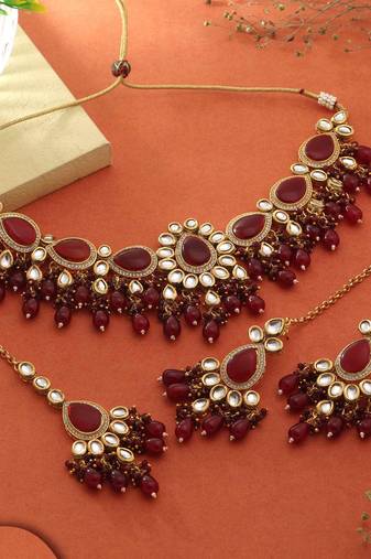 Maroon color kundan necklace set