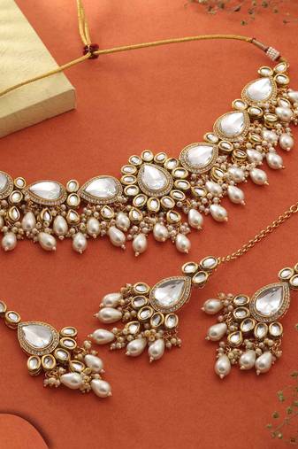 White color kundan necklace set
