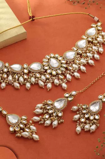 White color kundan necklace set