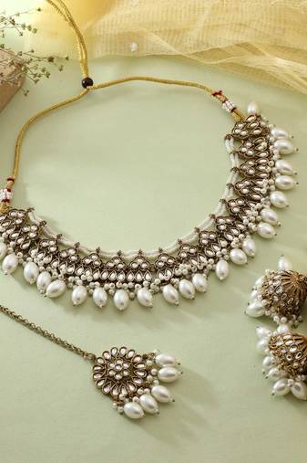 White color kundan necklace set