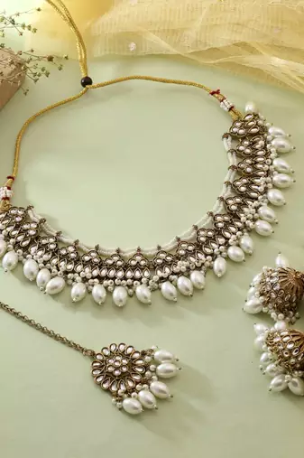White color kundan necklace set