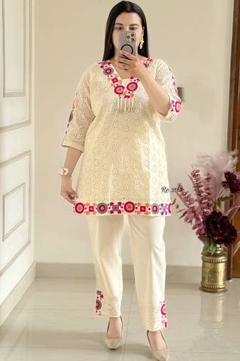Floral embroidered white v-neck pure cotton kurta with trouser