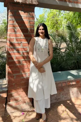 Floral embroidered white round neck pure cotton kurta with trouser