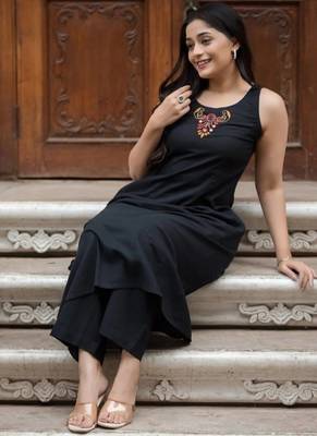Floral embroidered black round neck  cotton kurta with trouser 2