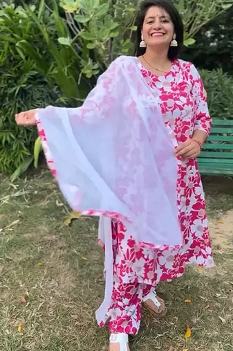 Women's cotton blend  floral printed kurta & pant with dupatta